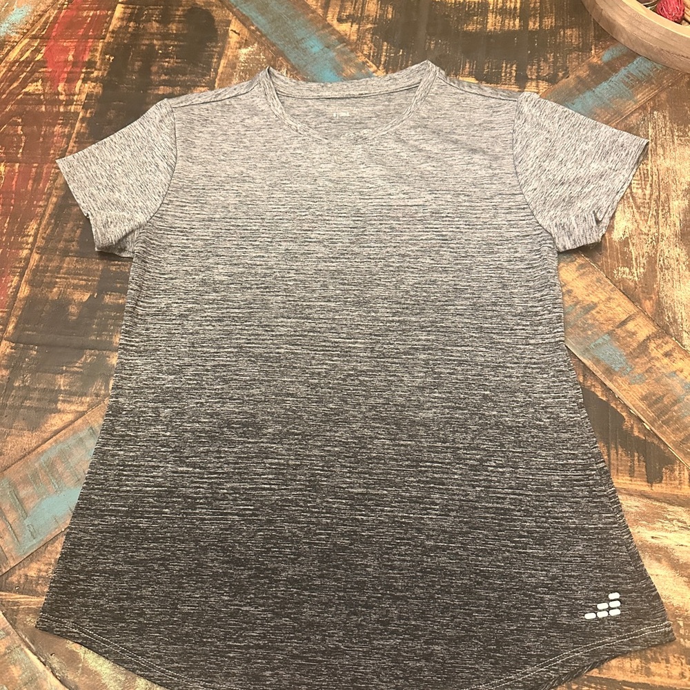 Active Wear Women’s Short Sleeve Top Grey Ombré Shirt Small